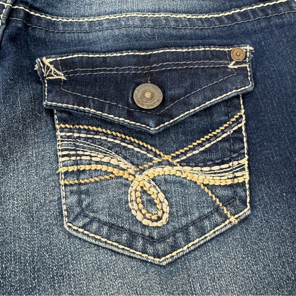 Wallflower Fade Wash Stitched Mid Rise Denim Shorts Size 5 - Picture 10 of 15